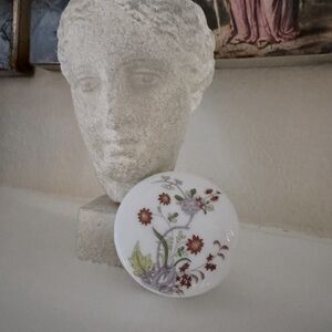 Metropolitan Museum of Modern Art Round Floral Trinket Box with Lid‎